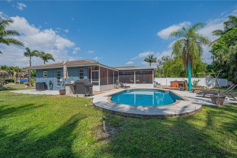 House in Plantation, Florida 3 bedrooms, 159.42 sq.m. № 1503296 - photo 12