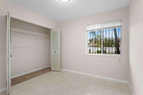 Снять в аренду виллу или дом в Майами, Флорида 3 спальни, 125.7м2, № 1942529 - фото 10