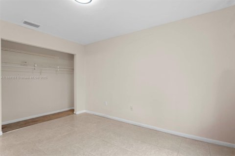 Снять в аренду виллу или дом в Майами, Флорида 3 спальни, 125.7м2, № 1942529 - фото 12