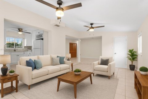 Снять в аренду виллу или дом в Майами, Флорида 3 спальни, 125.7м2, № 1942529 - фото 3