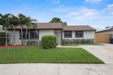 Снять в аренду виллу или дом в Майами, Флорида 3 спальни, 125.7м2, № 1942529 - фото 18