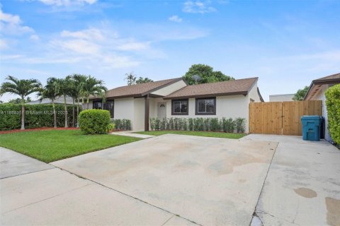 Снять в аренду виллу или дом в Майами, Флорида 3 спальни, 125.7м2, № 1942529 - фото 19