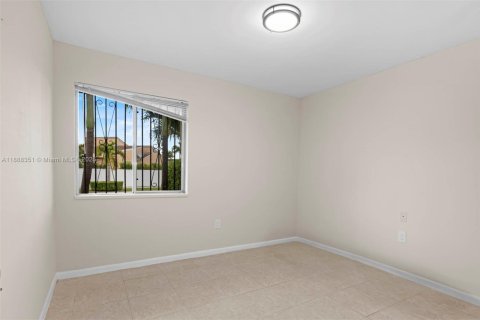 Снять в аренду виллу или дом в Майами, Флорида 3 спальни, 125.7м2, № 1942529 - фото 13