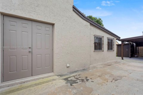 Снять в аренду виллу или дом в Майами, Флорида 3 спальни, 125.7м2, № 1942529 - фото 15