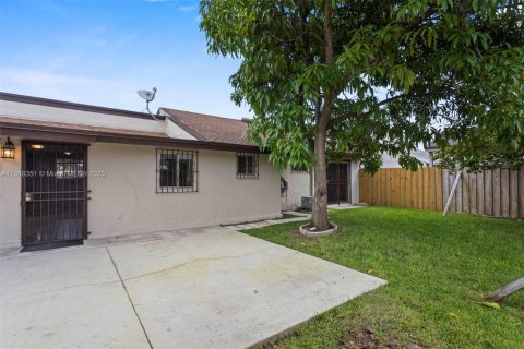 Снять в аренду виллу или дом в Майами, Флорида 3 спальни, 125.7м2, № 1942529 - фото 17