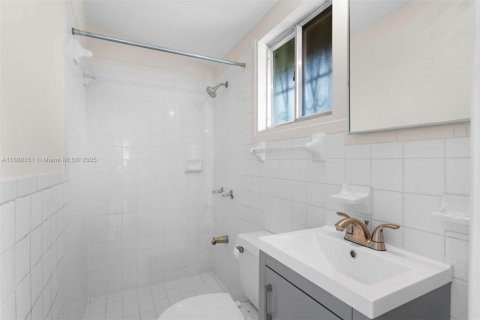 Снять в аренду виллу или дом в Майами, Флорида 3 спальни, 125.7м2, № 1942529 - фото 11