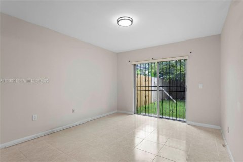 Снять в аренду виллу или дом в Майами, Флорида 3 спальни, 125.7м2, № 1942529 - фото 8