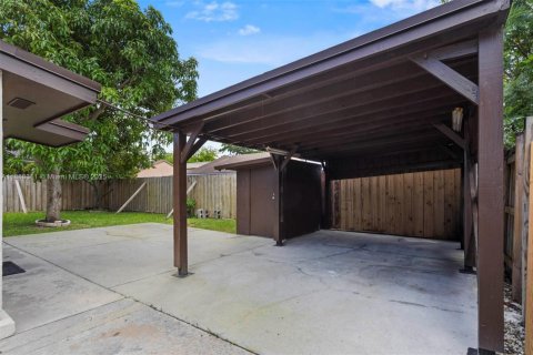 Снять в аренду виллу или дом в Майами, Флорида 3 спальни, 125.7м2, № 1942529 - фото 16