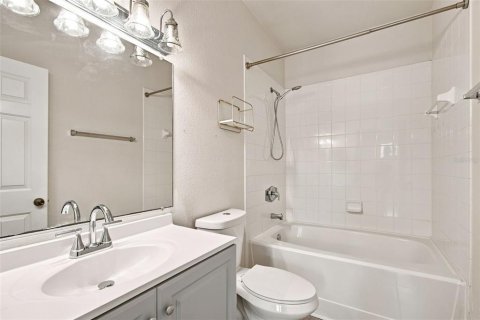Condo in Palm Harbor, Florida, 2 bedrooms  № 2339252 - photo 19
