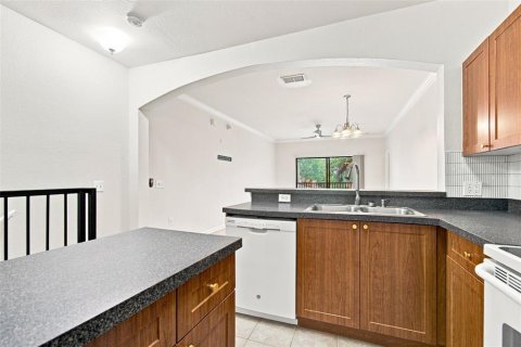 Condo in Palm Harbor, Florida, 2 bedrooms  № 2339252 - photo 7