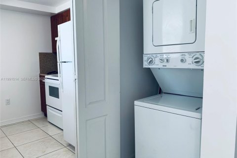 Снять в аренду кондоминиум в Майами, Флорида 1 спальня, 57.6м2, № 2058316 - фото 12