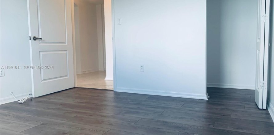 Кондоминиум с 1 спальней в Майами, Флорида № 2058316