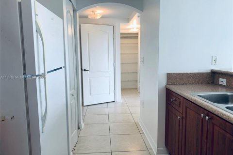 Снять в аренду кондоминиум в Майами, Флорида 1 спальня, 57.6м2, № 2058316 - фото 4