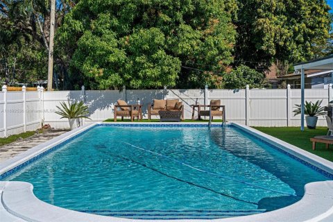 House in North Miami, Florida 4 bedrooms, 135.73 sq.m. № 1946253 - photo 10