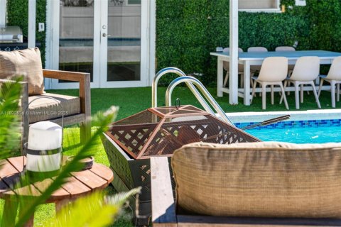 House in North Miami, Florida 4 bedrooms, 135.73 sq.m. № 1946253 - photo 7