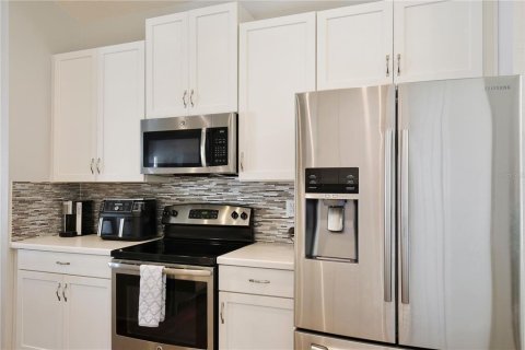 House in Sanford, Florida 3 bedrooms, 188.5 sq.m. № 1911550 - photo 10