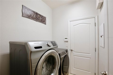 House in Sanford, Florida 3 bedrooms, 188.5 sq.m. № 1911550 - photo 22