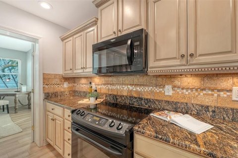 House in Longboat Key, Florida 5 bedrooms, 280.19 sq.m. № 2200037 - photo 23