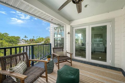 House in Longboat Key, Florida 5 bedrooms, 280.19 sq.m. № 2200037 - photo 30