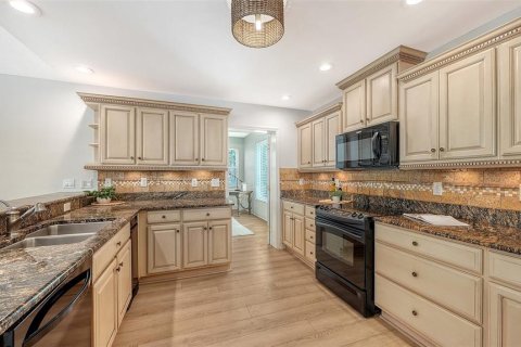 House in Longboat Key, Florida 5 bedrooms, 280.19 sq.m. № 2200037 - photo 22
