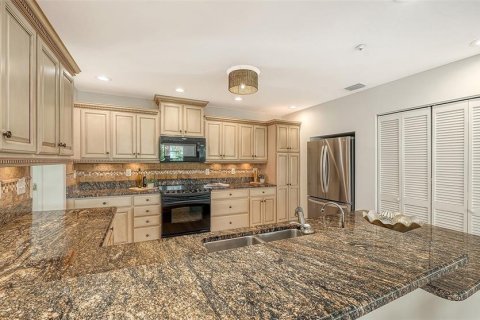 House in Longboat Key, Florida 5 bedrooms, 280.19 sq.m. № 2200037 - photo 21