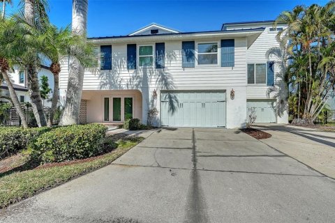 House in Longboat Key, Florida 5 bedrooms, 280.19 sq.m. № 2200037 - photo 7