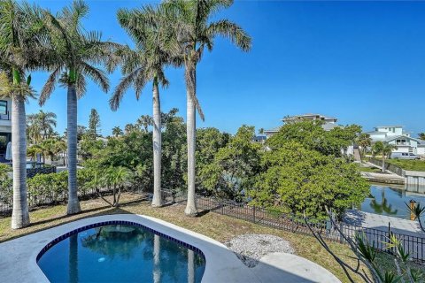 House in Longboat Key, Florida 5 bedrooms, 280.19 sq.m. № 2200037 - photo 5