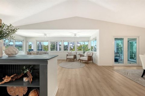House in Longboat Key, Florida 5 bedrooms, 280.19 sq.m. № 2200037 - photo 12