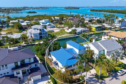 House in Longboat Key, Florida 5 bedrooms, 280.19 sq.m. № 2200037 - photo 4