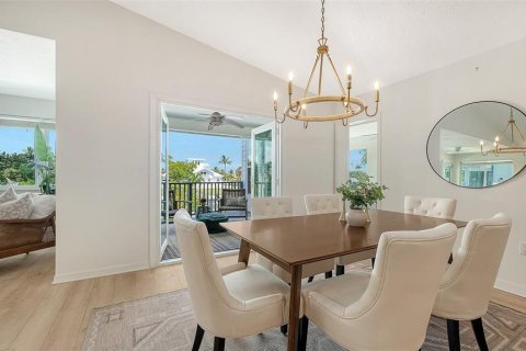 House in Longboat Key, Florida 5 bedrooms, 280.19 sq.m. № 2200037 - photo 27