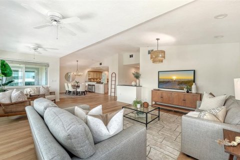 House in Longboat Key, Florida 5 bedrooms, 280.19 sq.m. № 2200037 - photo 17