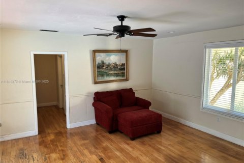 House in Palmetto Bay, Florida 4 bedrooms, 219.62 sq.m. № 1844083 - photo 9