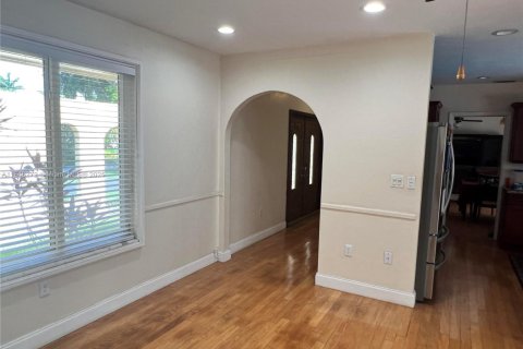 House in Palmetto Bay, Florida 4 bedrooms, 219.62 sq.m. № 1844083 - photo 8