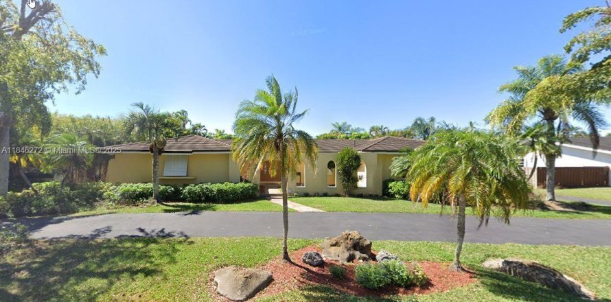 House in Palmetto Bay, Florida 4 bedrooms, 219.62 sq.m. № 1844083