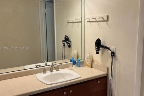 House in Palmetto Bay, Florida 4 bedrooms, 219.62 sq.m. № 1844083 - photo 24