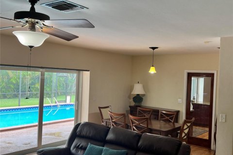 House in Palmetto Bay, Florida 4 bedrooms, 219.62 sq.m. № 1844083 - photo 19