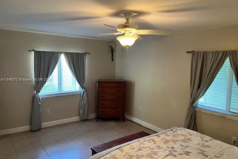 House in Palmetto Bay, Florida 4 bedrooms, 219.62 sq.m. № 1844083 - photo 23