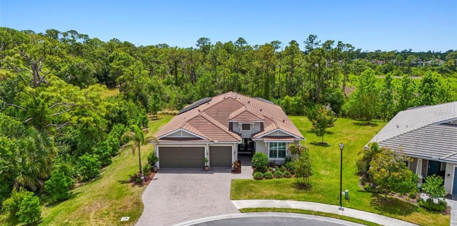 House in Nokomis, Florida 4 bedrooms, 260.87 sq.m. № 2097079