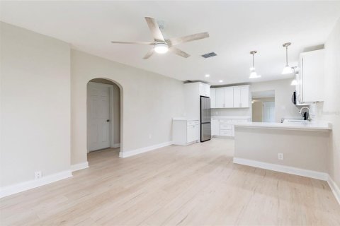 Villa ou maison à vendre à Saint Petersburg, Floride: 2 chambres, 97.36 m2 № 1826659 - photo 14