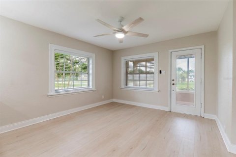 Villa ou maison à vendre à Saint Petersburg, Floride: 2 chambres, 97.36 m2 № 1826659 - photo 12