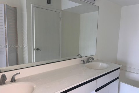 Купить кондоминиум в Авентура, Флорида 2 спальни, 109.72м2, № 2065800 - фото 10