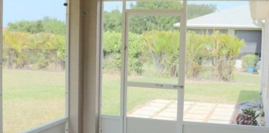 House in Fort Pierce, Florida 3 bedrooms, 188.22 sq.m. № 1178437