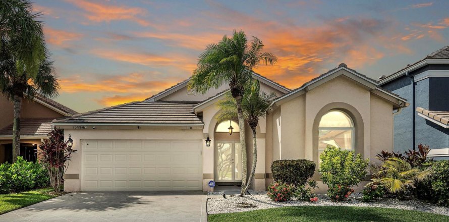 House in Lake Worth, Florida 3 bedrooms, 148.64 sq.m. № 2285908