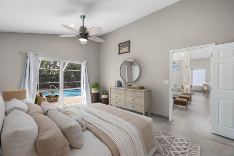 House in Lake Worth, Florida 3 bedrooms, 148.64 sq.m. № 2285908 - photo 16