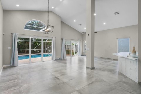 House in Lake Worth, Florida 3 bedrooms, 148.64 sq.m. № 2285908 - photo 8