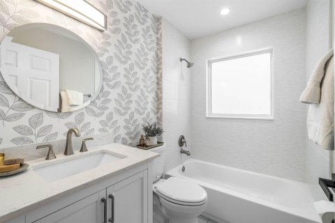 House in Lake Worth, Florida 3 bedrooms, 148.64 sq.m. № 2285908 - photo 24