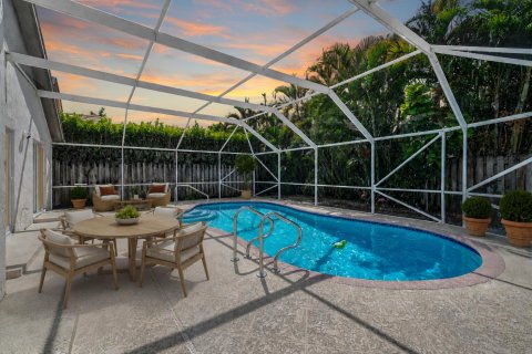 House in Lake Worth, Florida 3 bedrooms, 148.64 sq.m. № 2285908 - photo 29