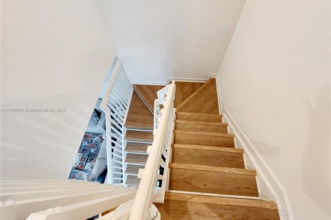 Townhouse in Miami, Florida 3 bedrooms, 149.76 sq.m. № 1707776 - photo 16