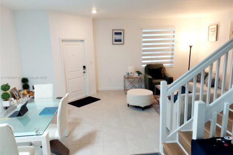 Townhouse in Miami, Florida 3 bedrooms, 149.76 sq.m. № 1707776 - photo 17