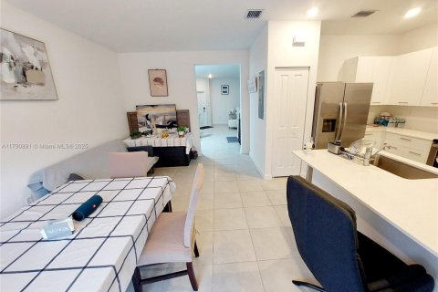 Townhouse in Miami, Florida 3 bedrooms, 149.76 sq.m. № 1707776 - photo 14